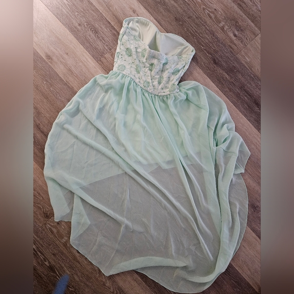 Strapless dress - Picture 2 of 8